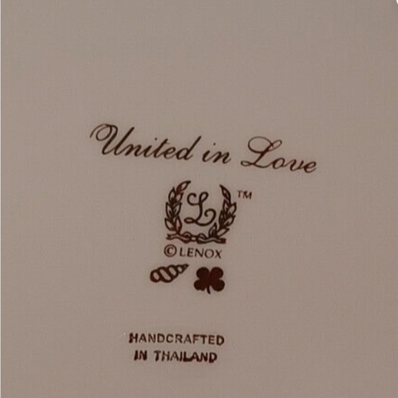 LENOX United In Love Wedding Figurine Cake Topper Brunette Bride & Groom - Picture 8 of 8